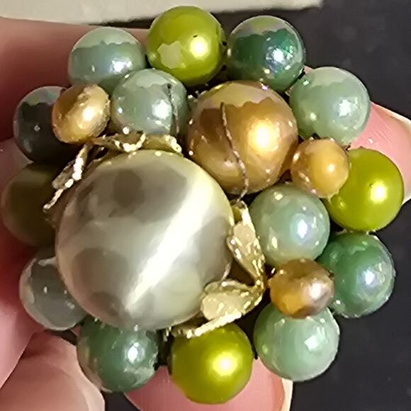 VINTAGE 3 strand iridescent bead & pearl necklace and matching clip on earrings - Picture 11 of 13